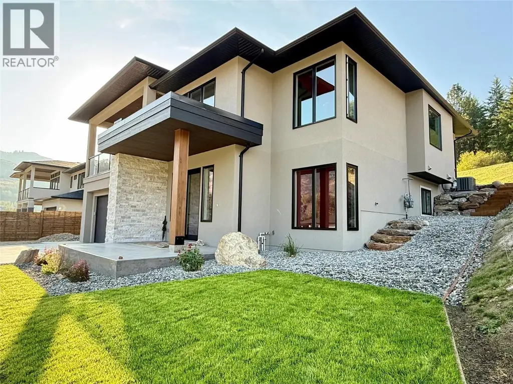 8781 Riverside Drive, Grand Forks